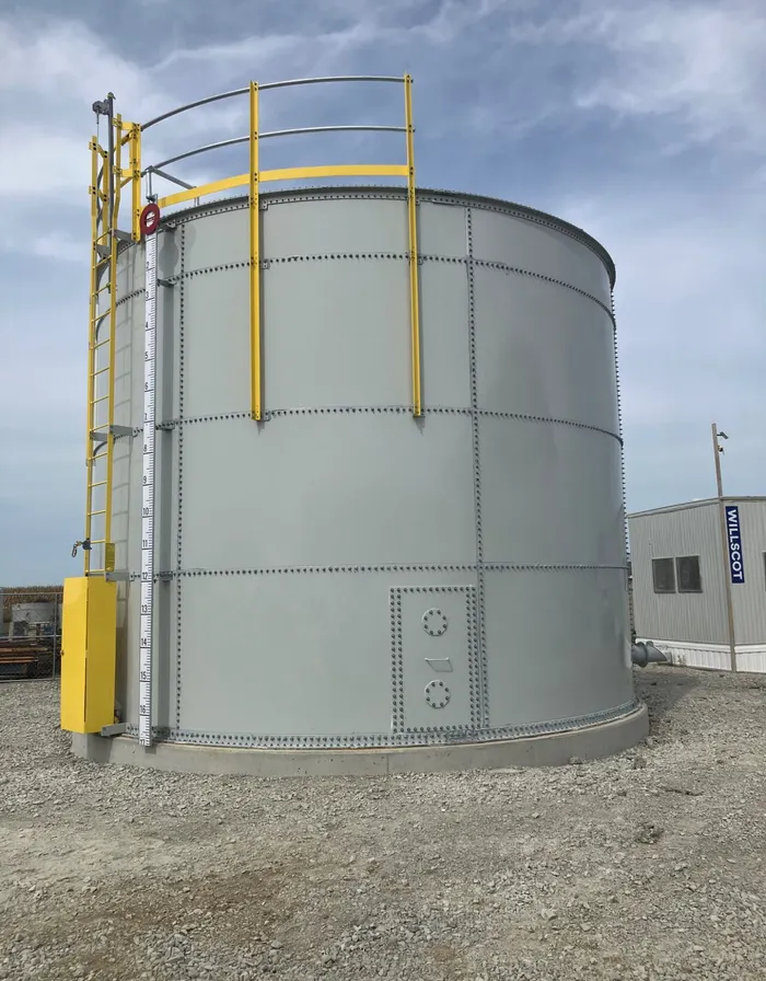 Large bolted-steel storage tank with a full-height SHIELD LED gauge